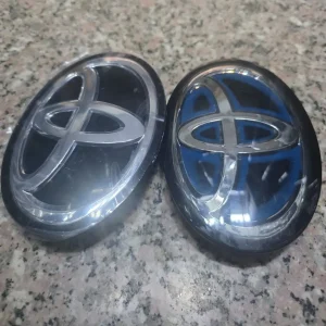 Toyota Harrier XU80 Emblem Price in Kenya | Toyota Venza Front Grille Logo Nairobi
