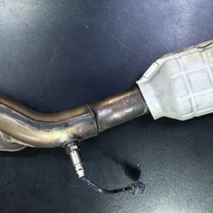 Genuine Toyota Mark X / Crown Catalytic Converter – High-Performance Exhaust Downpipe Assembly with Integrated Oxygen (O2) Sensor